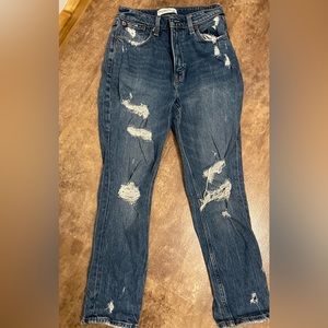 Abercrombie & Fitch Curve Love High Rise Mom Jean Size 26 / 2 - Regular Length